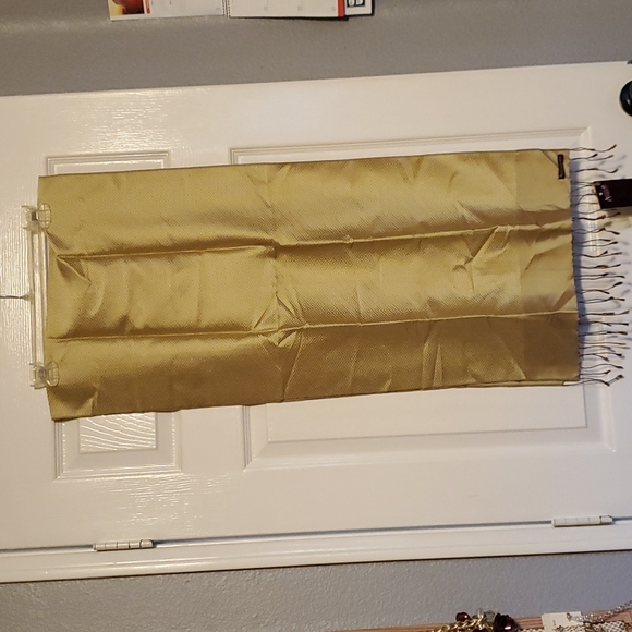 scarf. Pure silk ARTISANS ANGKOR - Picture 4 of 10